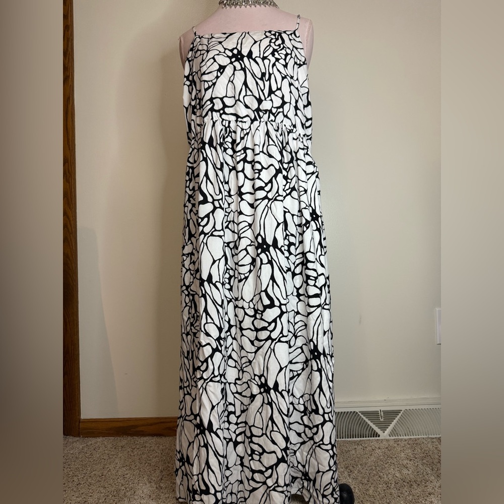 Sun 2 Fun Black and White Maxi Dress NWT with adjustable straps in size XL
